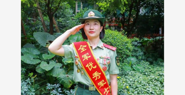 95后女兵，获军士“顶流”荣誉！_腾讯新闻