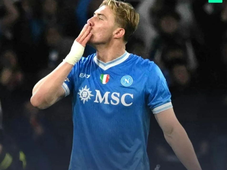 曼联官宣霍伊伦德4400万离队，拉爵一亿卖人大计开启！四十老将续约已定
