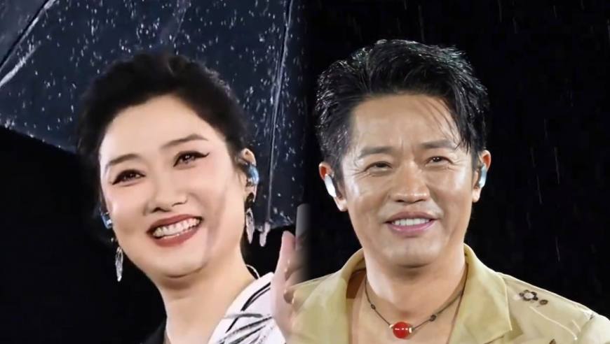 凤凰传奇演唱会暴雨中唱歌！玲花嗨到扔伞后 “施压” 曾毅，台下 4 万观众超热情