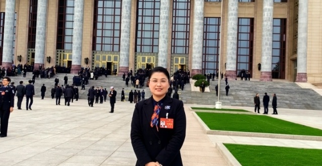 全国人大代表谢丽：把旅游公共服务纳入基本公共服务体系 切实提升旅游公共服务水平_腾讯新闻