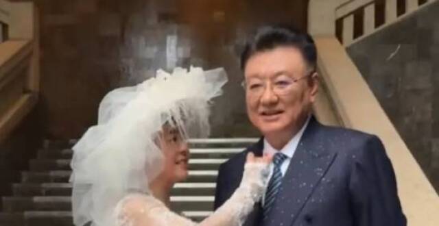 金龟子刘纯燕60岁生日恰逢结婚38周年 夫妻补拍婚纱照_腾讯新闻