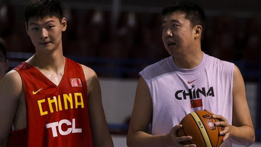 王治郅:我曾经教导王哲林 篮底下别转那么多圈 最多两圈