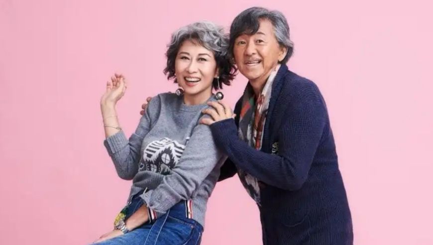 64岁叶倩文演唱会宣布喜添新孙，宝宝卷发遗传林子祥，想回家抱孙