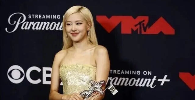 16年苦练换1秒封神！27岁Rosé：K-pop史上首杀，韩国人集体破防……_腾讯新闻