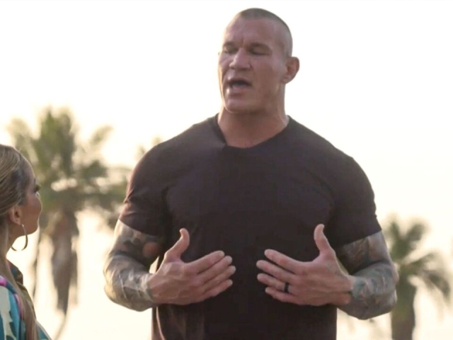 丽芙夺得女子世界冠军  拜耳勒沃库森获赠wwe金腰带