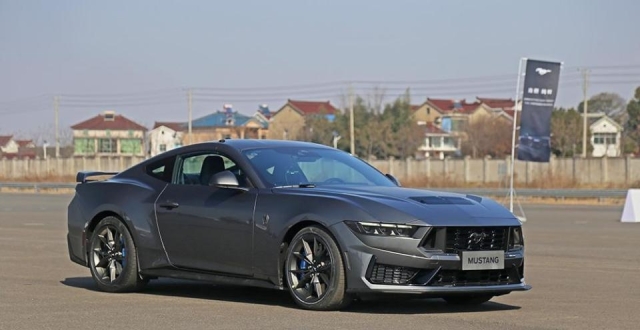 手动挡看来还是缺席了，全新福特Mustang Dark Horse实车图发布_腾讯新闻