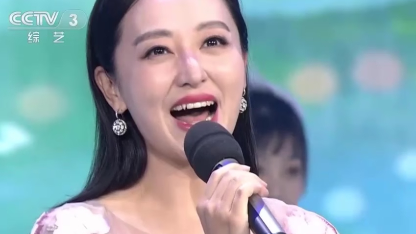周旋献唱《在水一方》，重温经典诗词背后的诗意与浪漫_腾讯新闻
