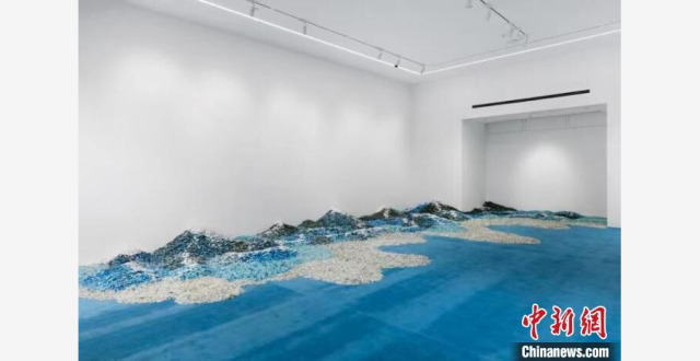 展现城与人双向奔赴 “一座城和两亿人的在场证明”艺术展举办_腾讯新闻