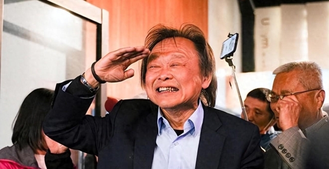 最新民调显示：“政坛活宝”王世坚成民进党在台北最强市长人选_腾讯新闻