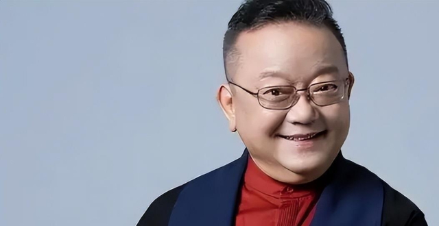 77岁王刚现状：身体状况堪忧，儿子未成年，妻子每天照顾三位老人_腾讯新闻