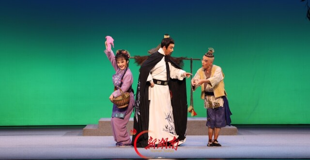 花鼓戏蔡坤山耕田在京上演