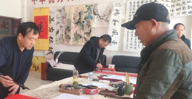 民勤：写春联 送祝福 “文化年货”添年味_腾讯新闻