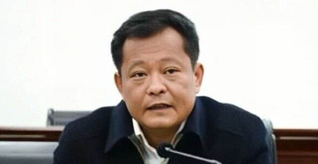 任区长、区委书记期间，杨朝东罔顾民生关切，帮老板违规套取巨额征迁补偿款，引发群众多次信访，造成不良影响_腾讯新闻