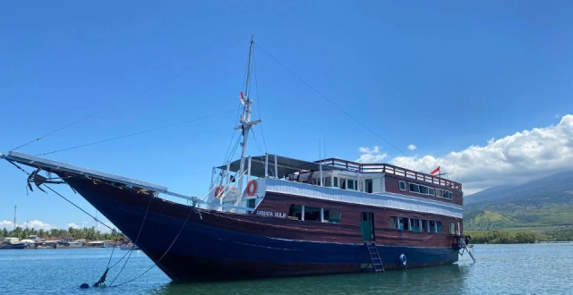 游轮被击沉游客漂流数小时：有人吓吐