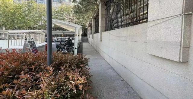 上海这个小区距离地铁站仅600米，却要步行近30分钟？一个大度举动，居民直呼惊喜_腾讯新闻