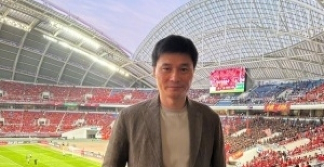 大帝来了！李毅现场观战国足：让我们一起为中国队加油呐喊_腾讯新闻