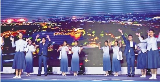 2023年世界互联网大会乌镇峰会志愿者出征仪式昨举行 “小梧桐”整装待发_腾讯新闻