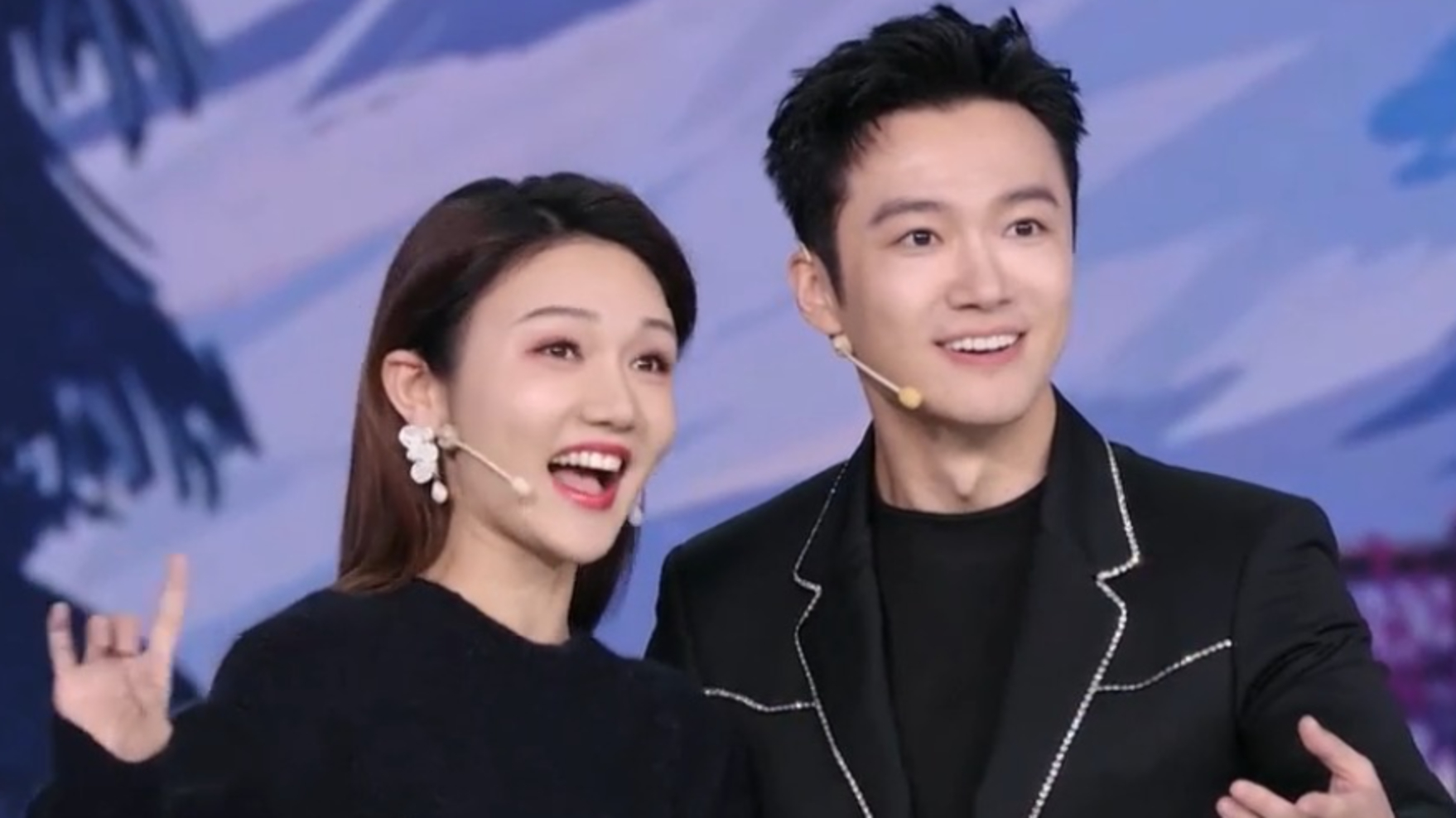 张韬龙洋太有CP感了，男帅女靓，用戏曲方式拉票太唯美_腾讯新闻