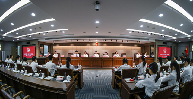 中学生模拟举行杨浦区人大常委会，全过程人民民主在青少年心中更加真实可感_腾讯新闻