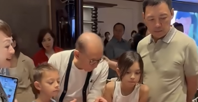 82岁杨受成带孙子买房，杨其龙头发花白比爹老，陆小曼挺大肚臃肿_腾讯新闻