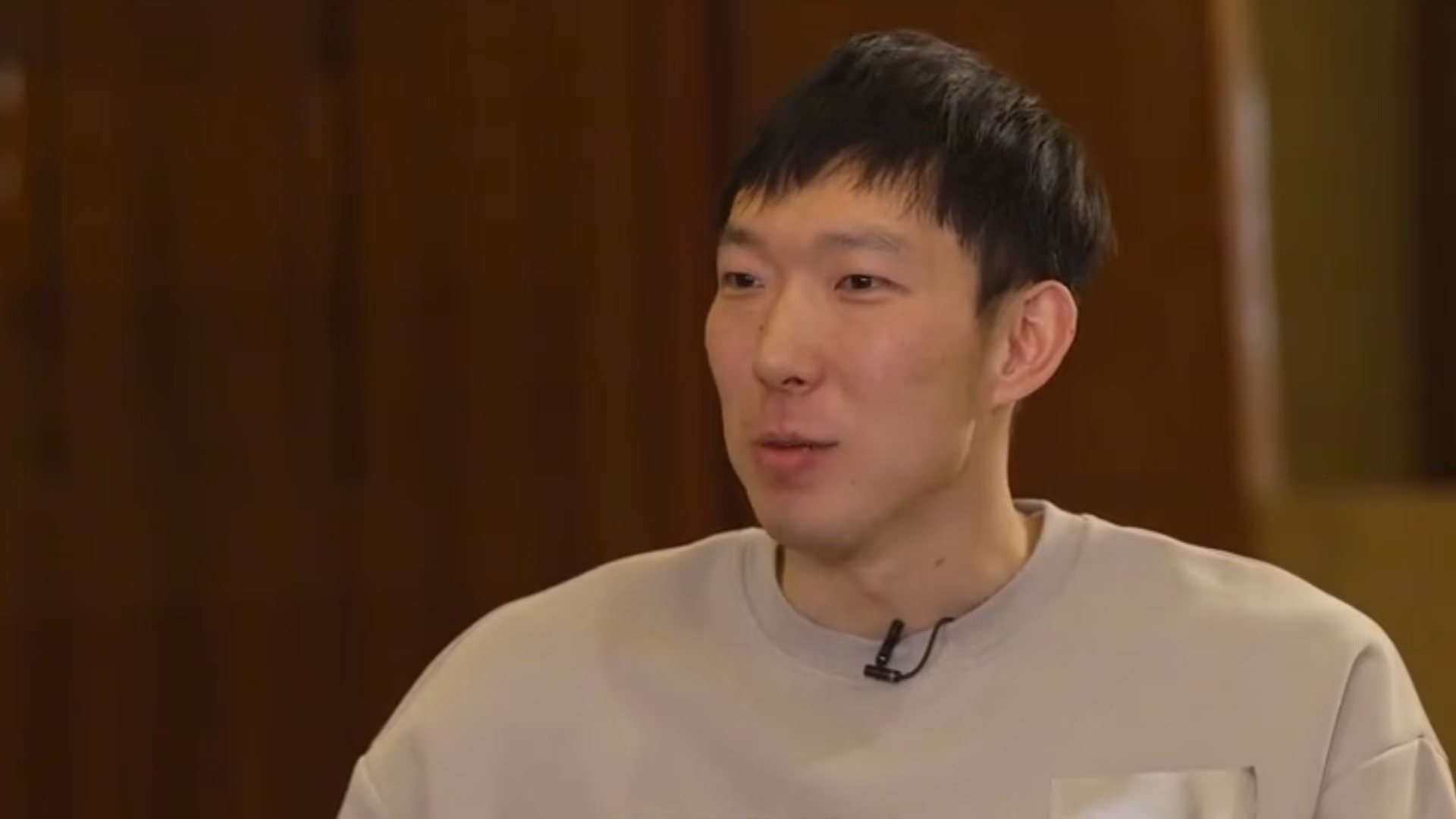 周琦：常规赛受伤期间压力特别大 理解北京球迷质疑“养老”言论_腾讯新闻