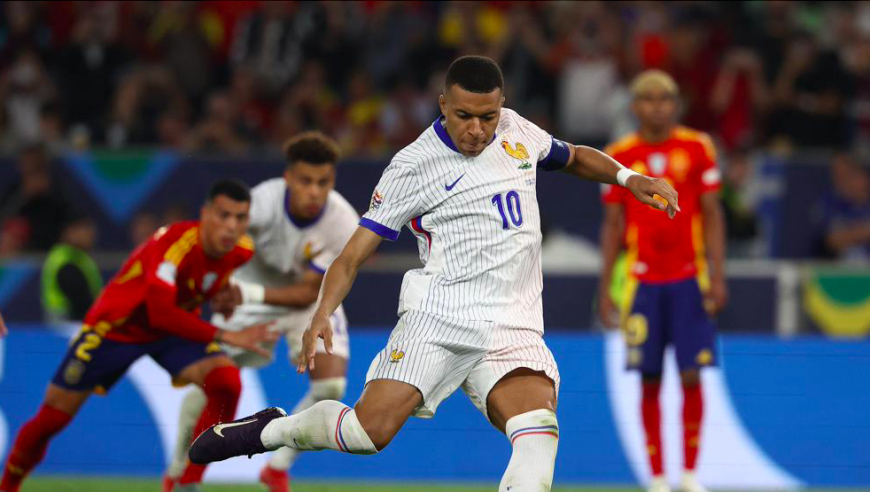 4-5火爆进球大战！FIFA第3吞下耻辱纪录 卫冕冠军800天不败晋级决赛