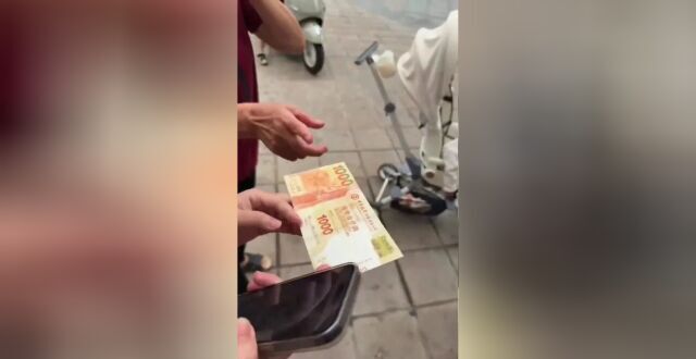 广东女子，情绪失控，高空撒钱…_腾讯新闻