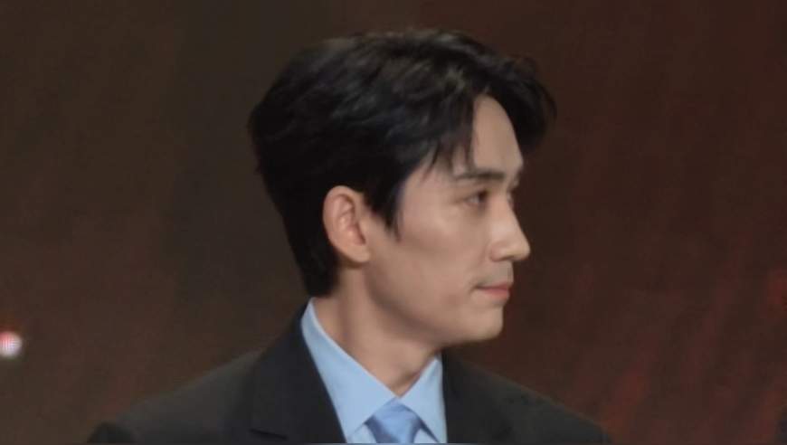 朱一龙紧急撤回一个晚上好丨百花奖提名者表彰仪式