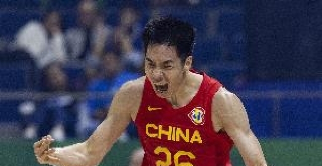 差距太大了！朱俊龙：我觉得中国篮球和世界篮球可能没有接轨_腾讯新闻