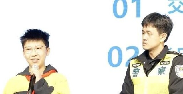 杨浦交警进校园，开启交通安全第一课_腾讯新闻