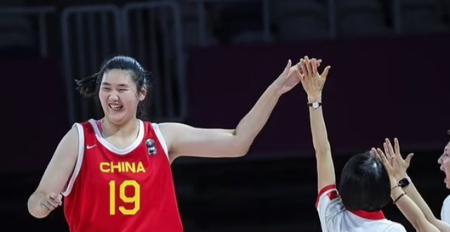 17岁张子宇被外媒广泛关注，“世界最高的女篮队员”，被期待闪耀WNBA_腾讯新闻