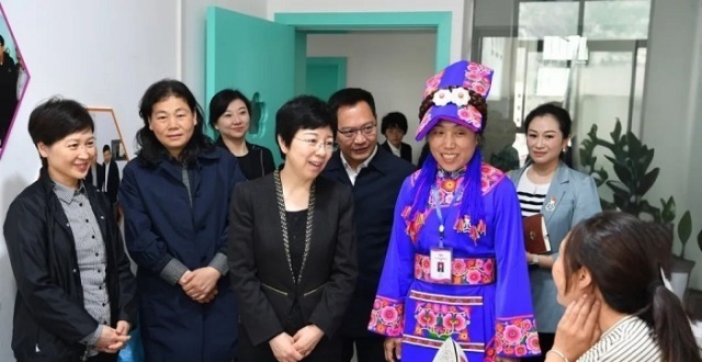 全国妇联副主席章冬梅赴阿坝州调研基层妇联组织建设工作_腾讯新闻
