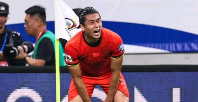 张玉宁为国足拼命！坚持带伤踢日本赛后走路都费劲 1句话彰显爱国心_腾讯新闻