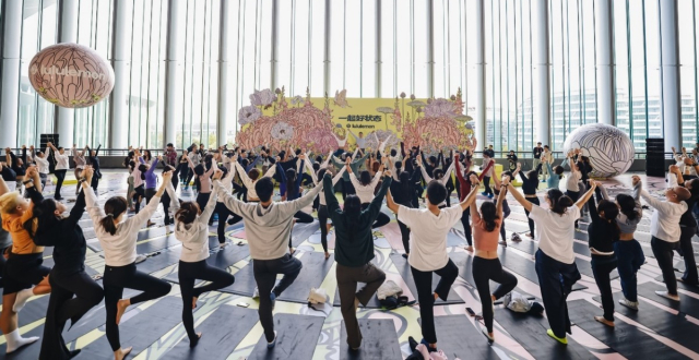 进博会新朋友：lululemon首展，举办百人瑜伽活动_腾讯新闻