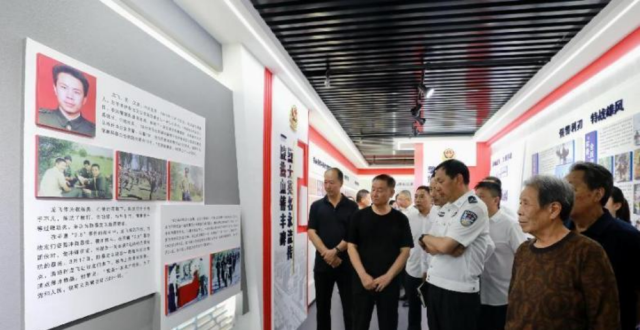 龙飞热血忠诚践行使命，父母跨越千里祭奠缅怀_腾讯新闻