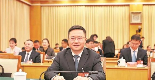 聚焦全国两会｜黄伟代表：大力推动工业结构调整、转型升级_腾讯新闻
