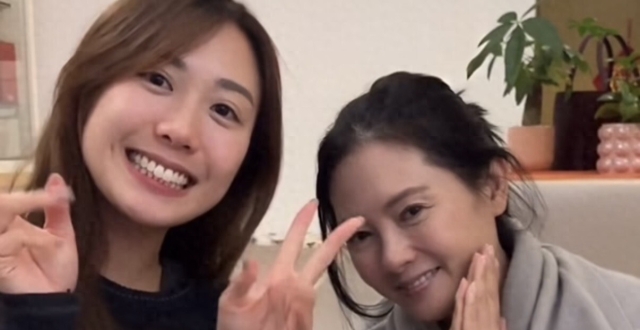 李丽珍居家庆祝60岁生日，素颜与女儿吹蜡烛洗尽铅华，准女婿也在_腾讯新闻