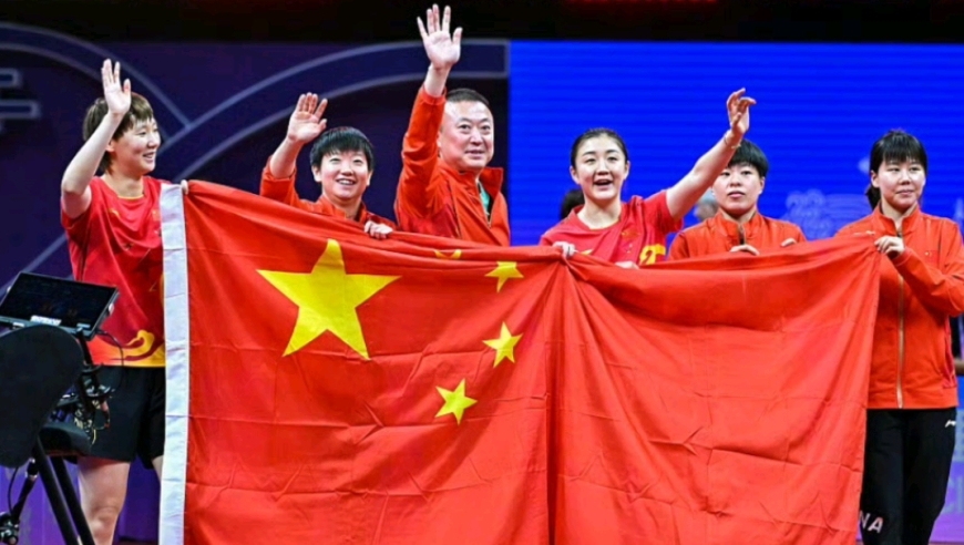 孙颖莎五朵金花家门口夺冠,马琳开心大笑