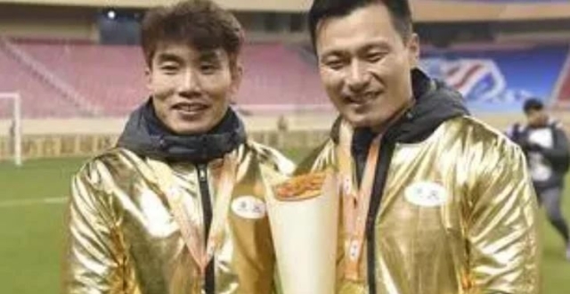 国足考察18强赛前锋！郜林推荐国足中锋：张玉宁不错！_腾讯新闻