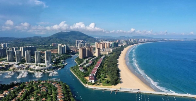 不用去三亚扎堆了，海南有个小县城，物价低环境好更适合旅居养老_腾讯新闻