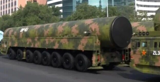 DF61来了！东风导弹亮相阅兵场_腾讯新闻