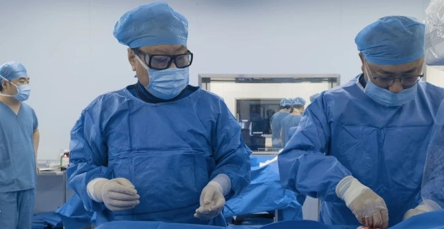 院内首例! 不用切子宫介入治疗腺肌病_腾讯新闻