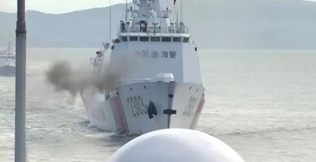 中俄海警联合演习，中国海警开火画面公开_腾讯新闻