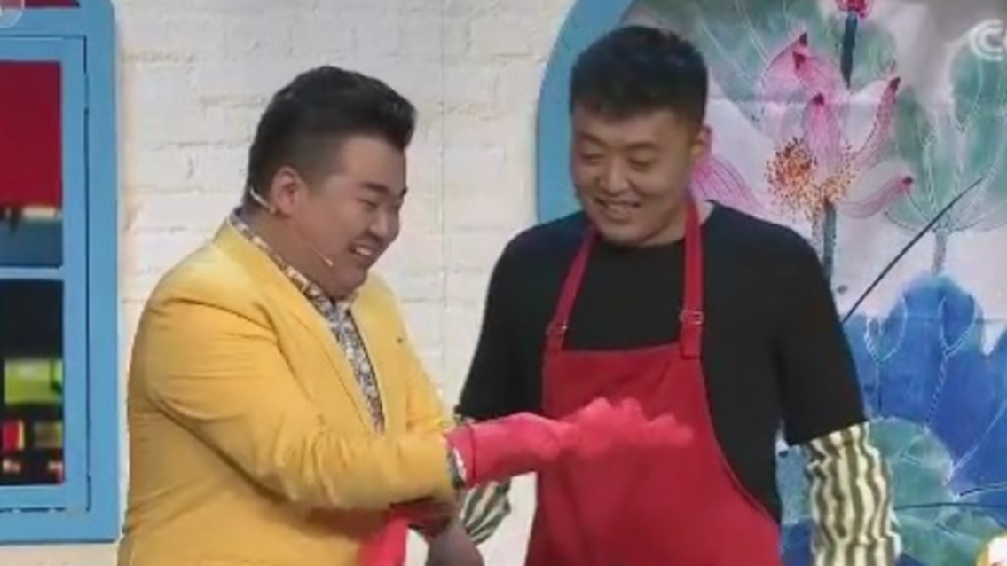 侯振鹏跨界演小品《如此顾客》，虚荣心作祟爆笑找工作，笑点密集防不胜防！_腾讯新闻