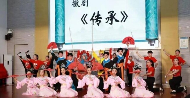 “听戏”“懂戏”“爱戏” 传统文化与青春校园的双向奔赴_腾讯新闻