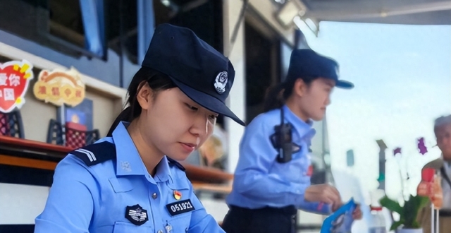 国庆游天安门广场有“隐秘彩蛋”：这枚印章您盖了吗？_腾讯新闻