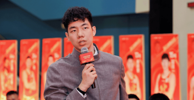 广厦男篮新赛季出征仪式