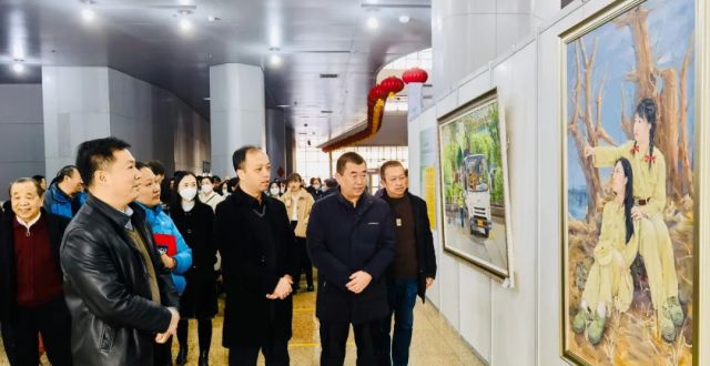 石河子第二届青年美术书法大展今日隆重开幕！_腾讯新闻
