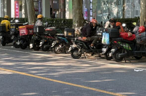 安徽一外卖商家不同意参加平台活动，配送范围被缩至0.11km²，外卖平台有哪些“权限后门”？该如何监管？