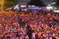日前，“璀璨三南 万达之夜”招商成果发布暨群星演唱会在龙南市龙翔广场盛大举行，活动吸引了数千名观众齐聚一堂，共同见证万达广场与龙南金街的招商 ...